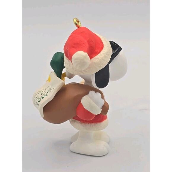 Hallmark keepsake Christmas Ornament Spotlight on Snoopy "Joe Cool" New U53 - Picture 3 of 6
